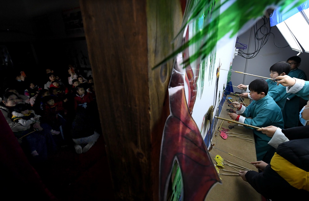 Young man with dwarfism dedicated to passing on Chinese shadow puppetry