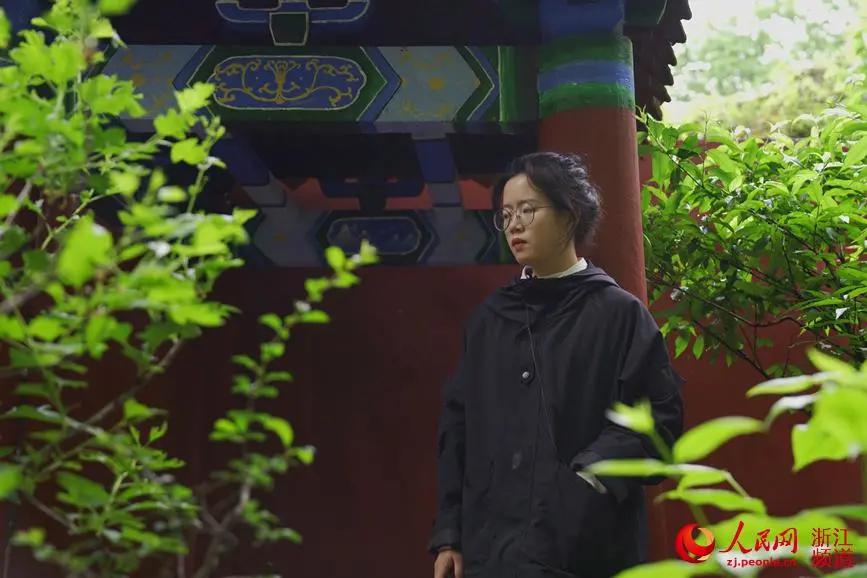 Post-90s Chinese girl builds replica of a wood pavilion found at the Forbidden City