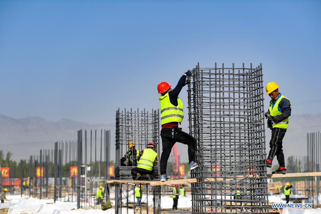 People from various sectors stick to posts during Labor Day holiday