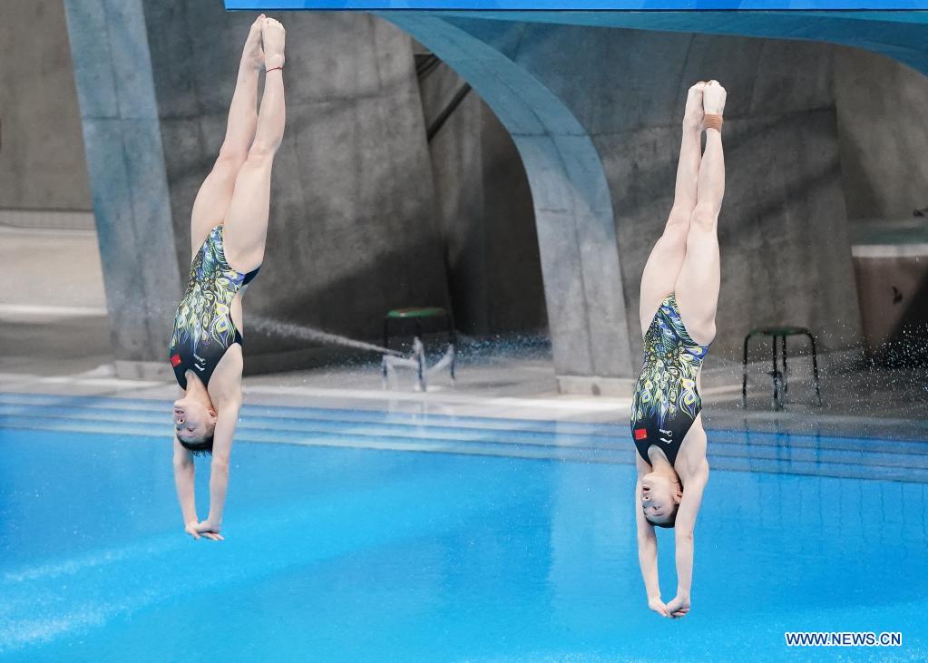 Chen Yiwen (L) and Chang Yani of China compete in the women's 3m synchronised final during the FINA Diving World Cup in Tokyo, Japan, May 1, 2021. (Photo by Christopher Jue/Xinhua)