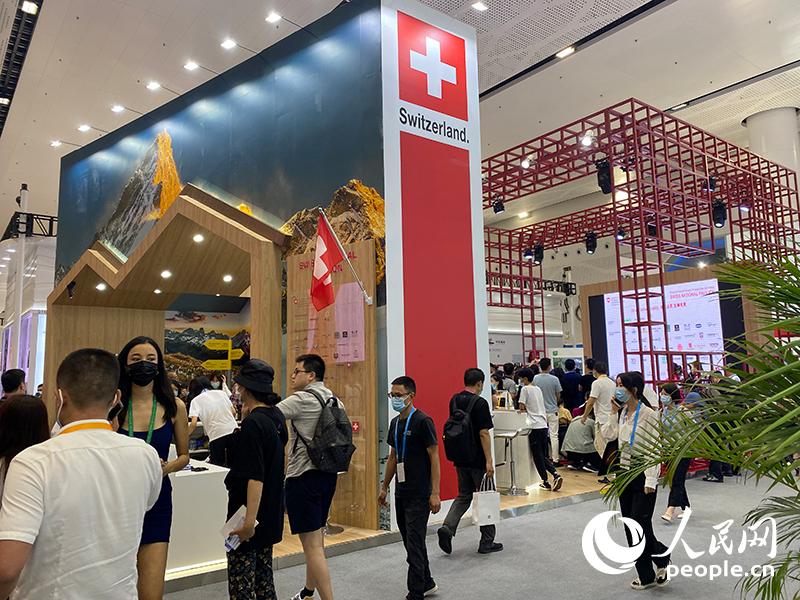 A glimpse of the first China International Consumer Products Expo