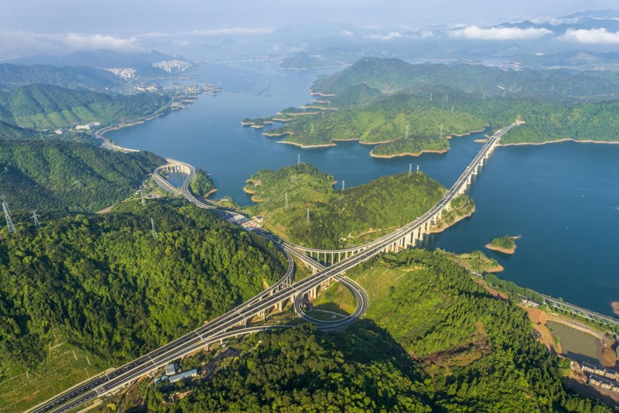 Expressway construction reveals China's rapid development