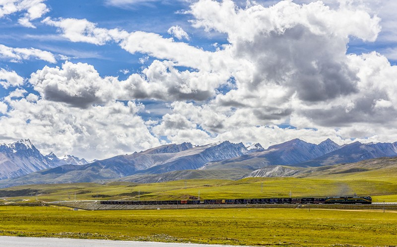 Tibet witnesses historic changes over past seven decades