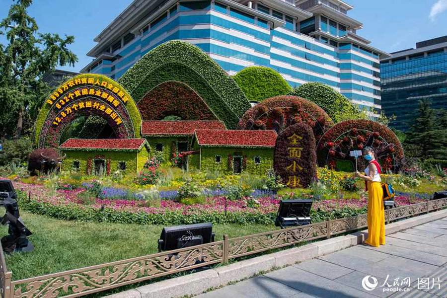 Flowerbeds adorn Beijing's Chang'an Avenue to celebrate centennial of CPC