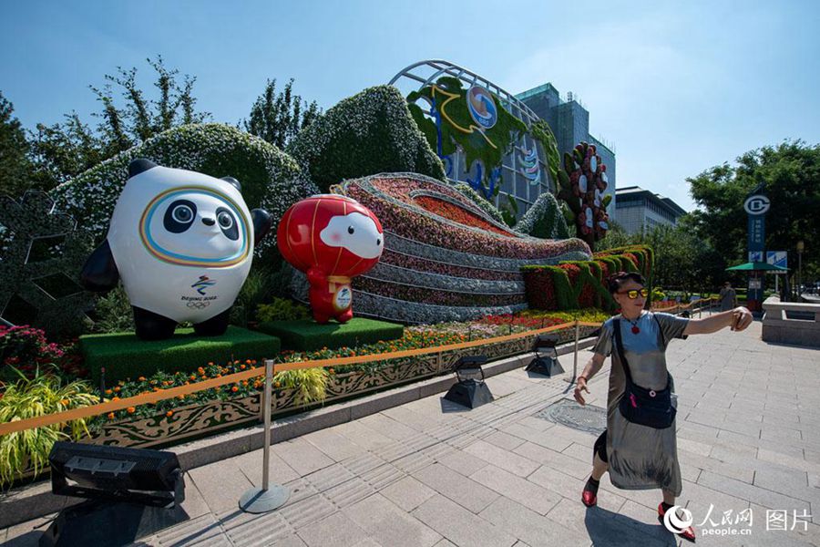 Flowerbeds adorn Beijing's Chang'an Avenue to celebrate centennial of CPC