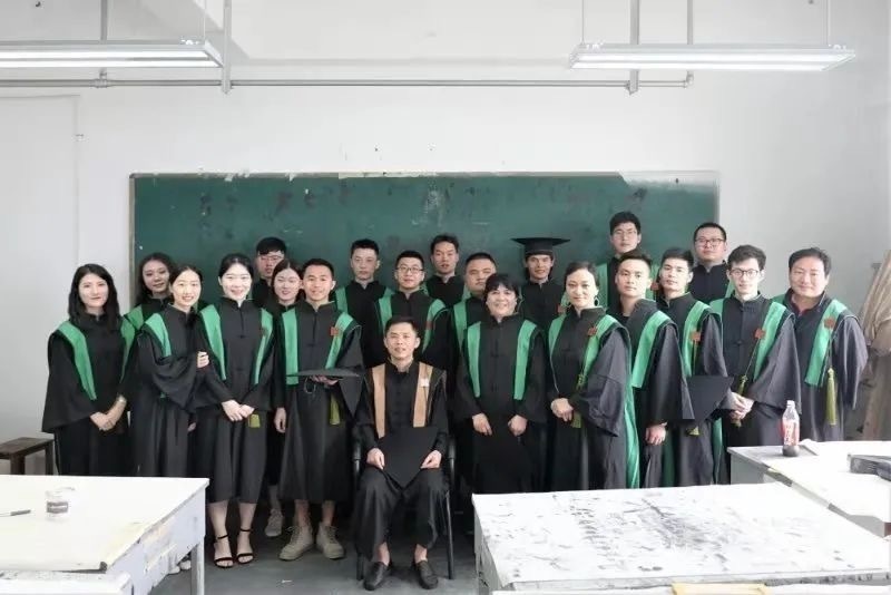 70-year-old woman graduates from China’s top art university