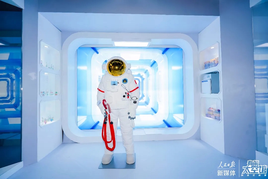 Immersive center gives Shanghai residents experience of space travel