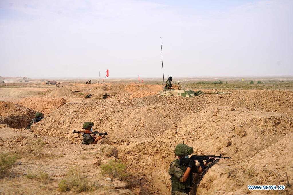 Chinese, Russian military personnel conduct adaptive training for joint military drill