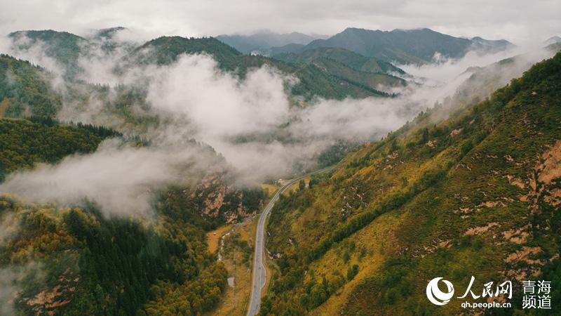 In pics: breathtaking autumn scenery along most beautiful road in NW China’s Qinghai