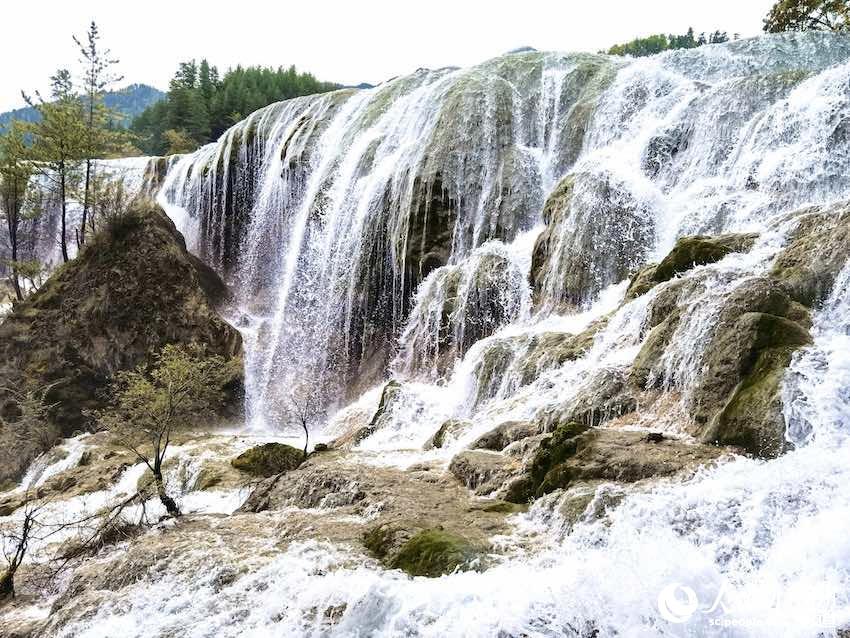 Chinese scenic spot Jiuzhaigou fully opens after quake