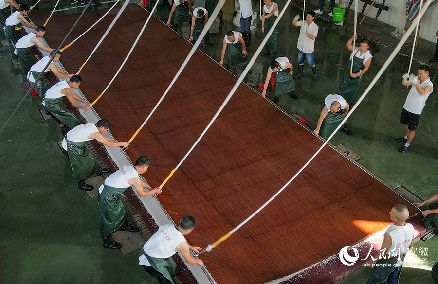 Elaborate step-by-step process for making “super” Xuan paper showcased in E China's Anhui