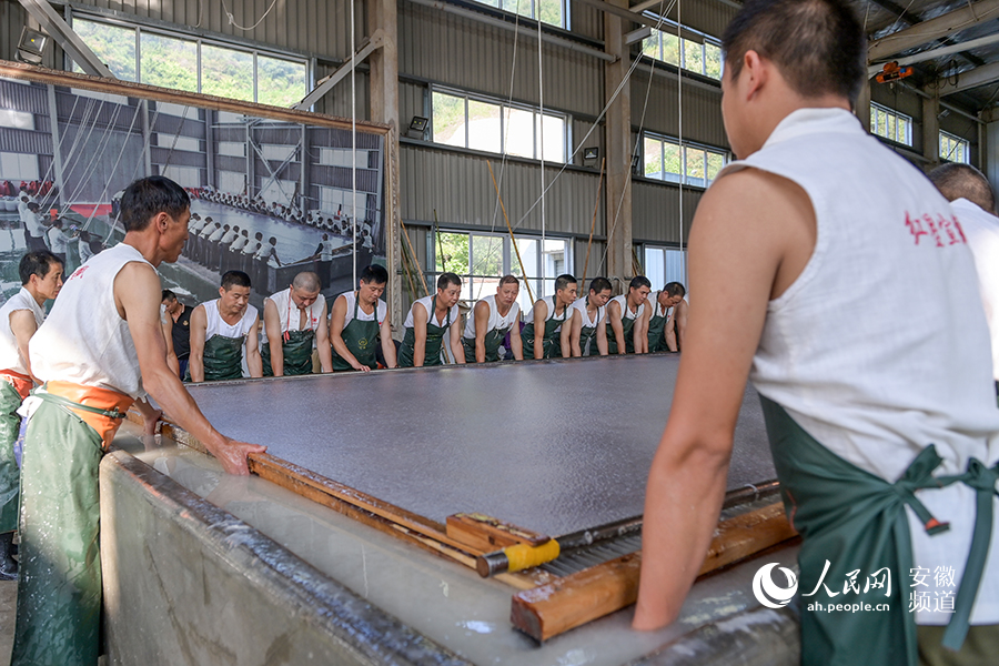 Elaborate step-by-step process for making “super” Xuan paper showcased in E China's Anhui