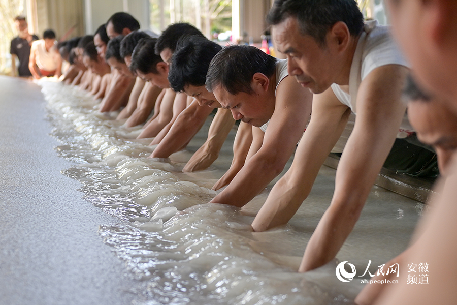 Elaborate step-by-step process for making “super” Xuan paper showcased in E China's Anhui