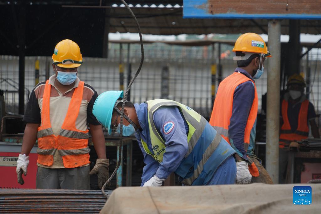 Chinese builders in Sri Lanka pledge patriotism on China's National Day