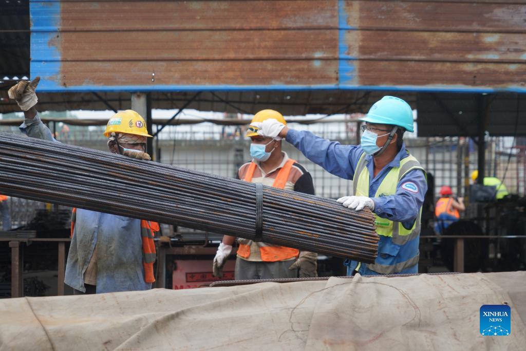 Chinese builders in Sri Lanka pledge patriotism on China's National Day