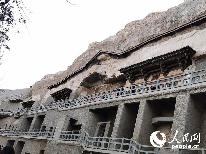 Explore Dunhuang’s profound culture and unique natural landscape