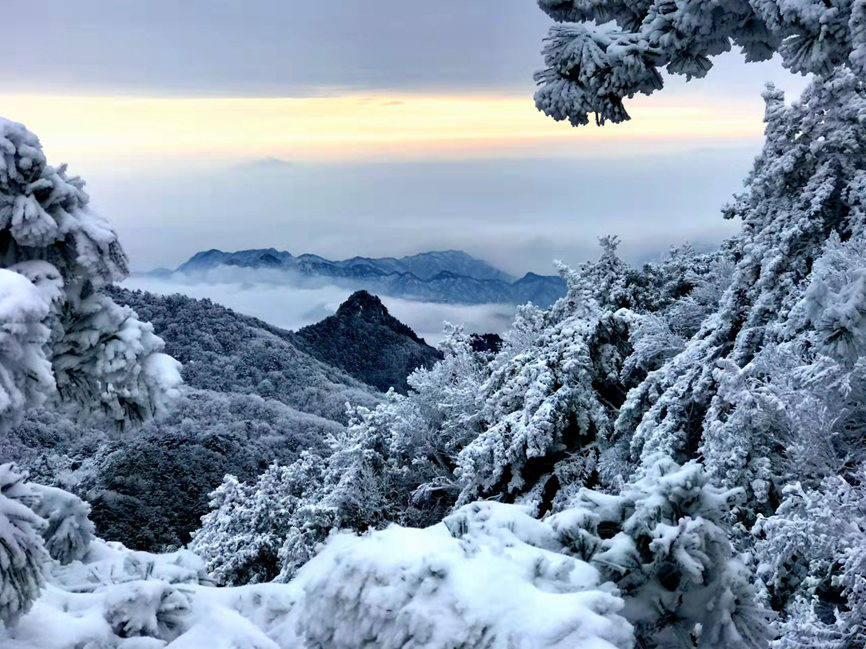 Snow-covered Yaoshan Mountain in Henan: a real-world wonderland