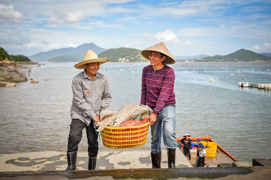 Explore simple, idyllic fishermen's life in Fujian's small village