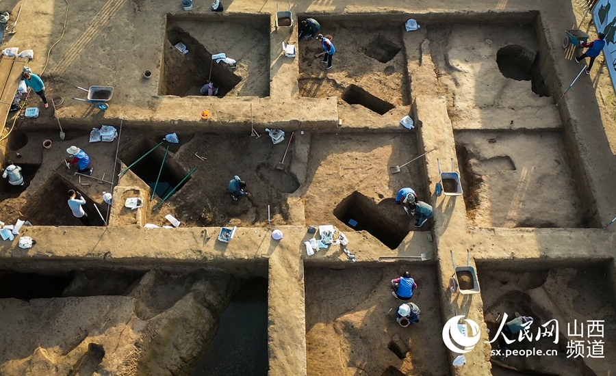 University archaeological classes move to on-site location at ancient historical site in N China