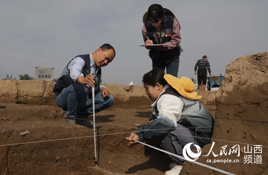 University archaeological classes move to on-site location at ancient historical site in N China