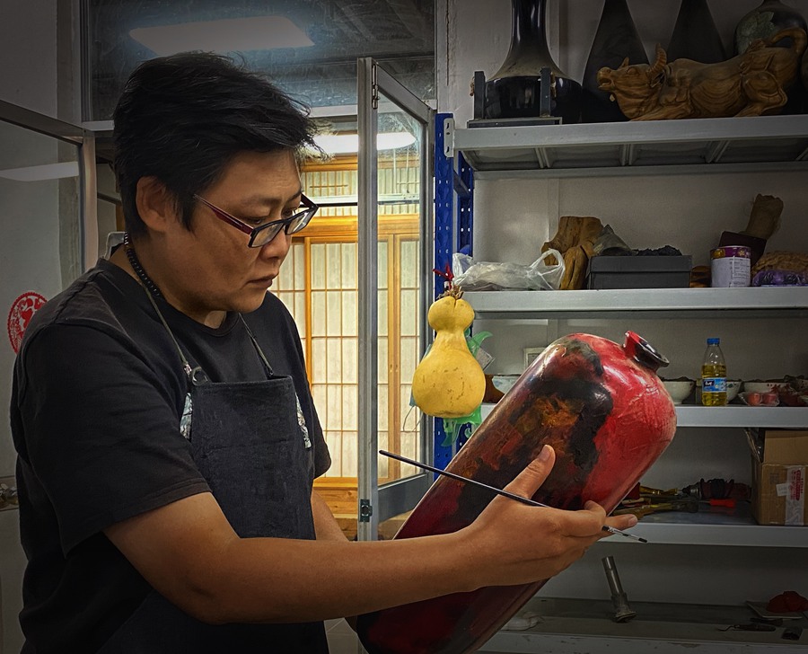 Explore bodiless lacquerware painting techniques in Fuzhou