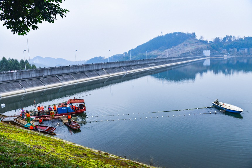 Winter fishing kicks off at ecological reservoir in SW China's Chongqing