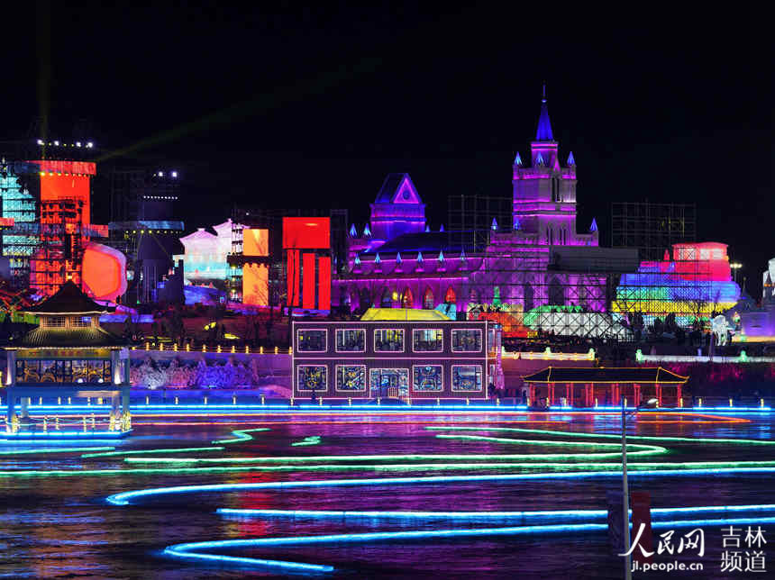 650,000 cubic meters of ice and snow brightens up NE China's Jilin