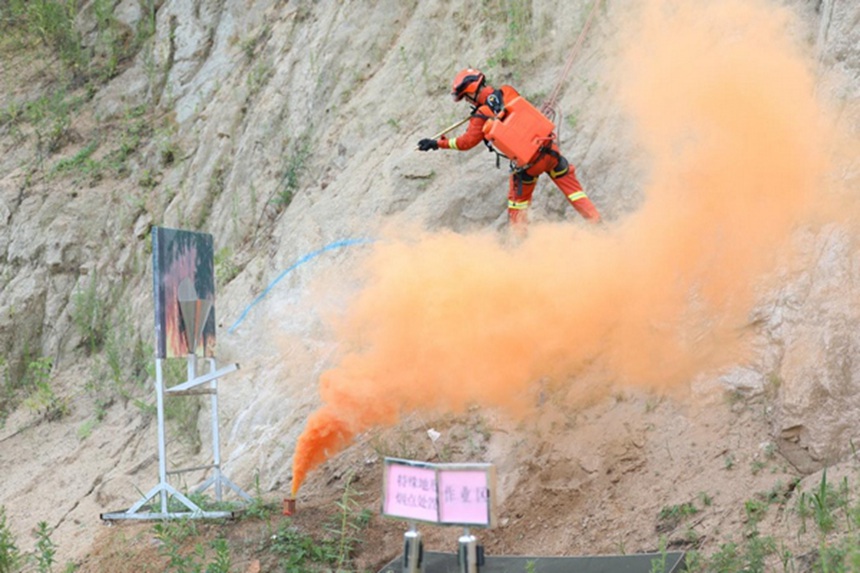 Heroes in harm's way: forest firefighters carry out rescue tasks in NE China's Heilongjiang