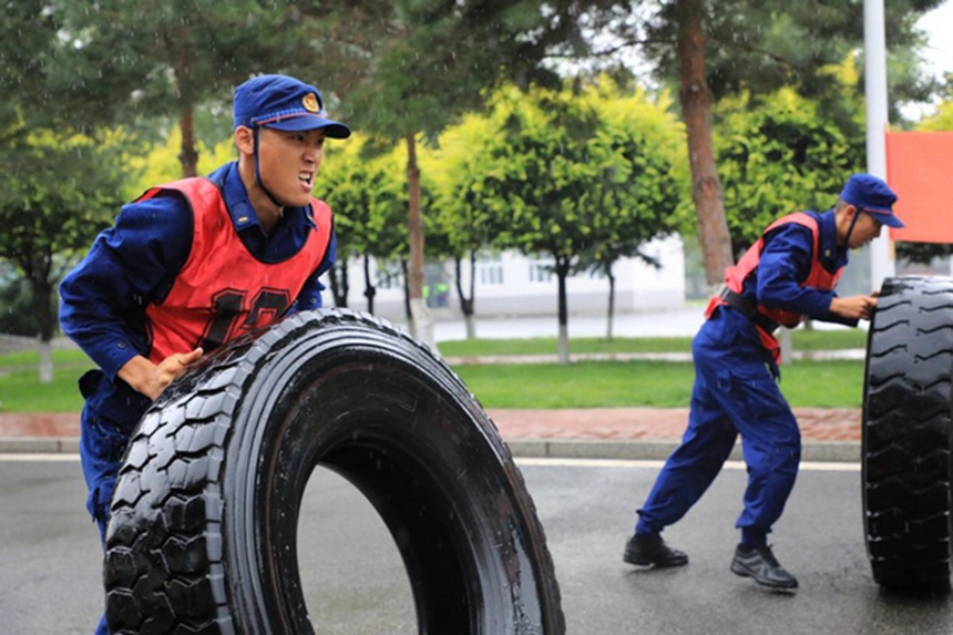 Heroes in harm's way: forest firefighters carry out rescue tasks in NE China's Heilongjiang