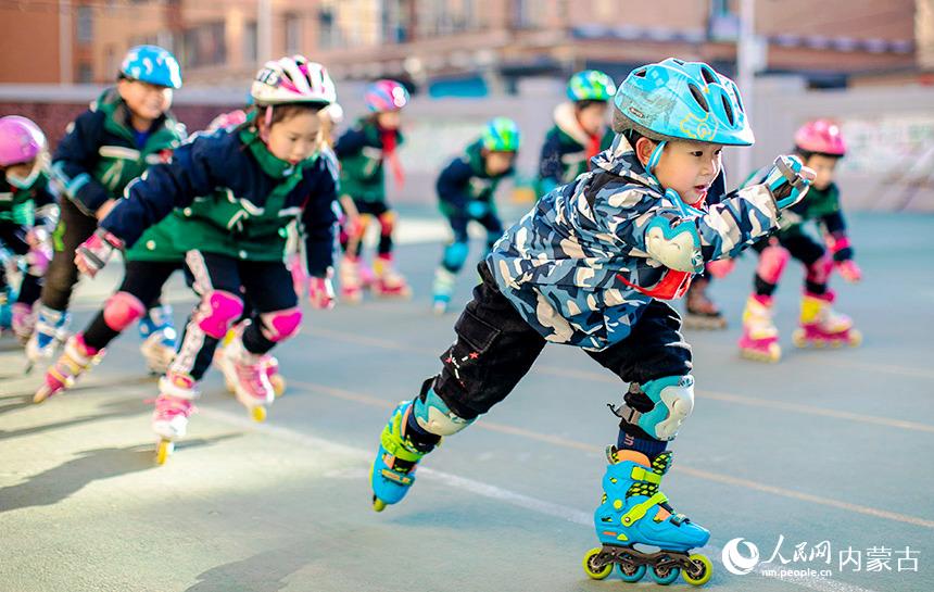 Primary school in N China's Inner Mongolia holds event themed on Beijing 2022 Winter Olympic Games