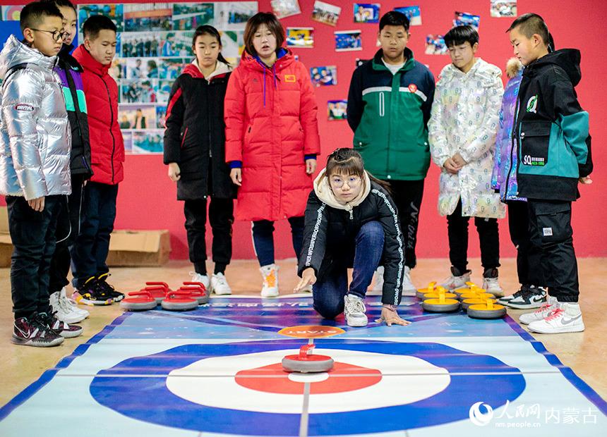 Primary school in N China's Inner Mongolia holds event themed on Beijing 2022 Winter Olympic Games