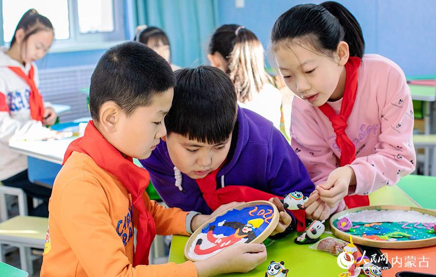 Primary school in N China's Inner Mongolia holds event themed on Beijing 2022 Winter Olympic Games