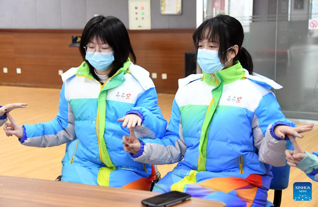 Volunteers for Beijing Olympics attend training session to develop skills