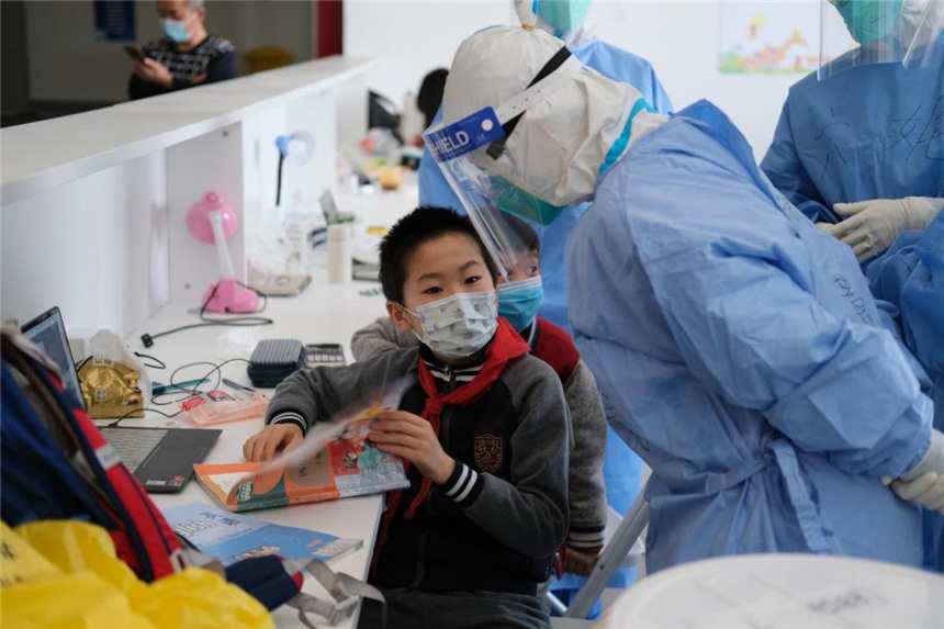 Moments of everyday life in a makeshift hospital in east China’s Shanghai