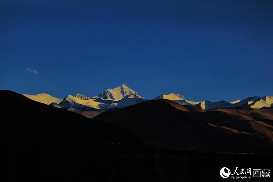 A peek at the peak: magnificent views of Mount Qomolangma