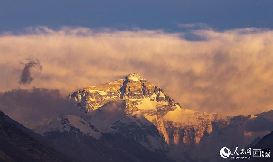 A peek at the peak: magnificent views of Mount Qomolangma