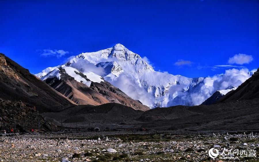 A peek at the peak: magnificent views of Mount Qomolangma