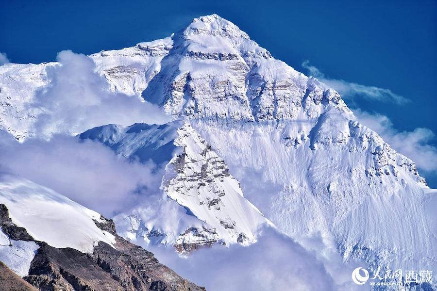 A peek at the peak: magnificent views of Mount Qomolangma