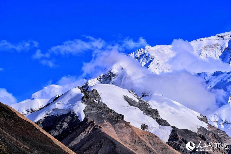 A peek at the peak: magnificent views of Mount Qomolangma