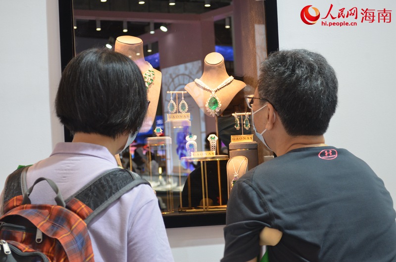 Fabulous jewelry pieces you don’t want to miss at the 2nd China International Consumer Products Expo