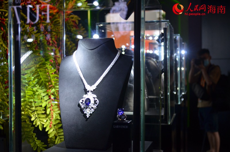 Fabulous jewelry pieces you don’t want to miss at the 2nd China International Consumer Products Expo