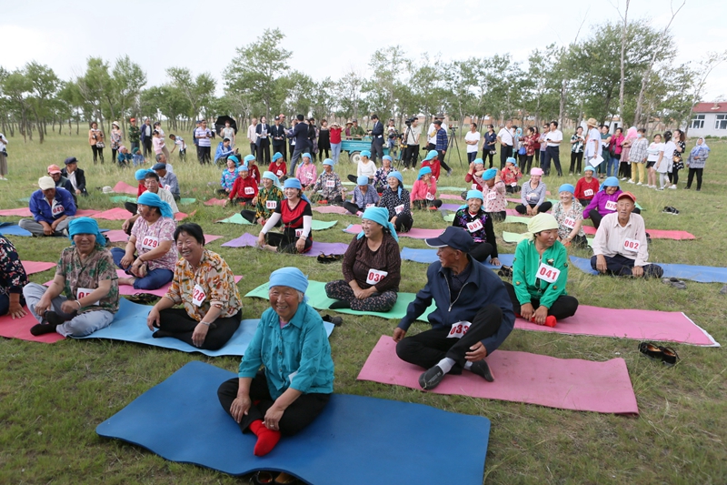 Yoga injects vitality into village in north China’s Hebei Province