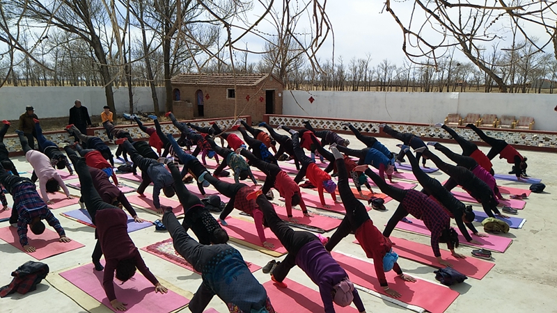 Yoga injects vitality into village in north China’s Hebei Province