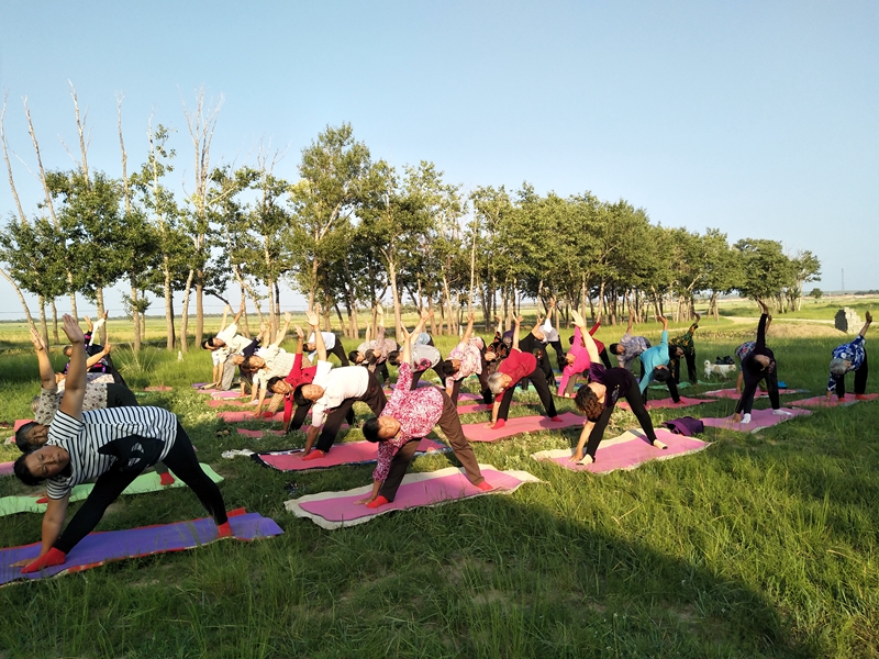 Yoga injects vitality into village in north China’s Hebei Province