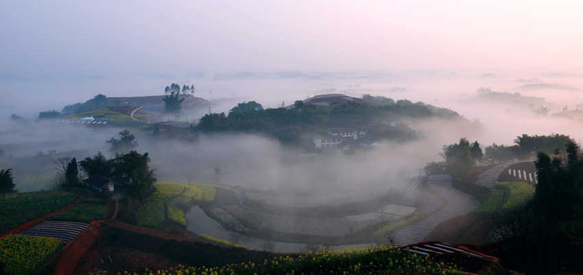 Stunning scenery of red soil terraces dazzles visitors to Rongxian in SW China