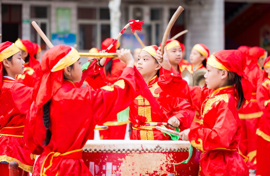 Schools introduce intangible cultural heritage to students in Anyang, central China's Henan