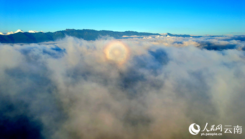 In pics: Iridescent clouds appear in Dali, SW China's Yunnan