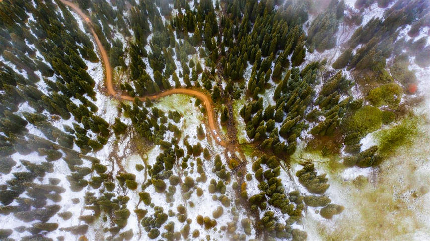 Snow turns Duolang Canyon in China's Xinjiang into 'colorful oil painting'