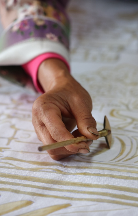 Batik workshops help increase incomes of Miao women in SW China's Guizhou