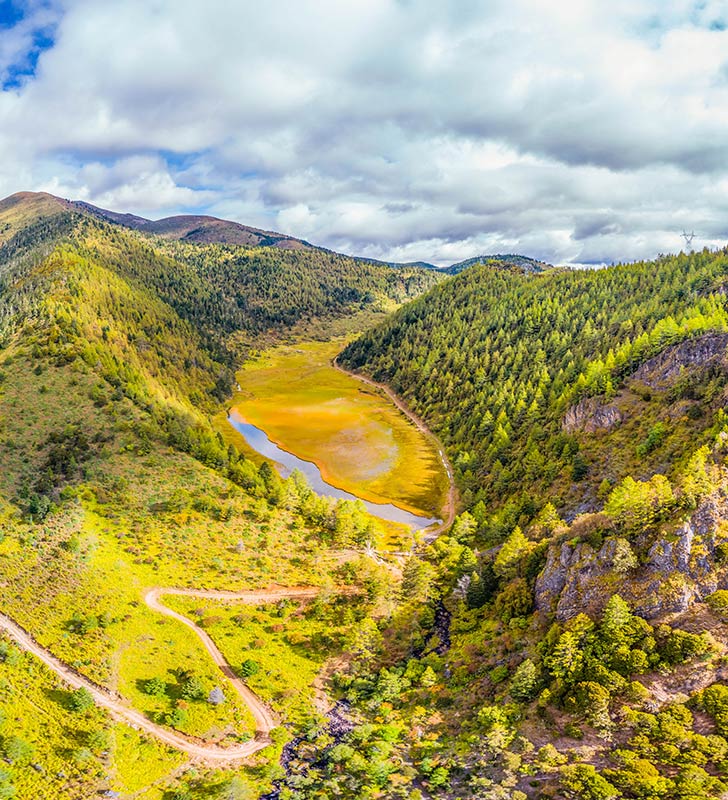 Beautiful autumn scenery of Potatso National Park in China's Yunnan